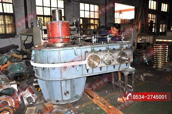 減速機,減速器,蝸輪蝸桿減速機,蝸輪蝸桿副,蝸輪減速機,蝸桿減速機,平面二次包絡減速機,包絡減速機,非標減速機,減速機型號,RV精密減速機,雙導程精密蝸輪蝸桿副,微型減速機,礦山用減速機,鋼廠專用減速機,硬齒面減速機,立式減速機,臥式減速機,圓弧齒蝸輪蝸桿減速機,切紙機專用減速機,輪胎定型硫化機,金宇減速機