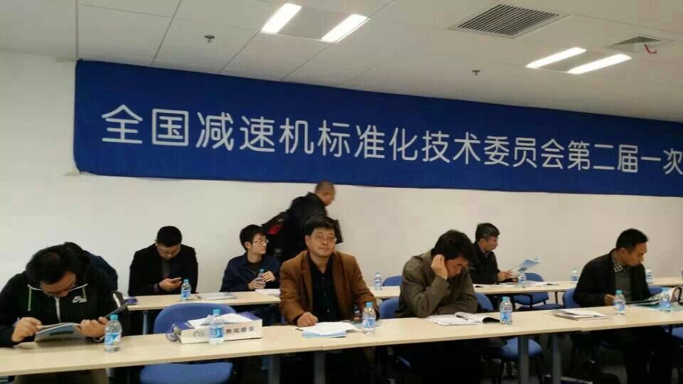 減速機,減速器,蝸輪蝸桿減速機,蝸輪蝸桿副,蝸輪減速機,蝸桿減速機,平面二次包絡減速機,包絡減速機,非標減速機,減速機型號,RV精密減速機,雙導程精密蝸輪蝸桿副,微型減速機,礦山用減速機,鋼廠專用減速機,硬齒面減速機,立式減速機,臥式減速機,圓弧齒蝸輪蝸桿減速機,切紙機專用減速機,輪胎定型硫化機,金宇減速機