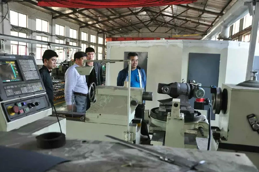 減速機,減速器,蝸輪蝸桿減速機,蝸輪蝸桿副,蝸輪減速機,蝸桿減速機,平面二次包絡減速機,包絡減速機,非標減速機,減速機型號,RV精密減速機,雙導程精密蝸輪蝸桿副,微型減速機,礦山用減速機,鋼廠專用減速機,硬齒面減速機,立式減速機,臥式減速機,圓弧齒蝸輪蝸桿減速機,切紙機專用減速機,輪胎定型硫化機,金宇減速機