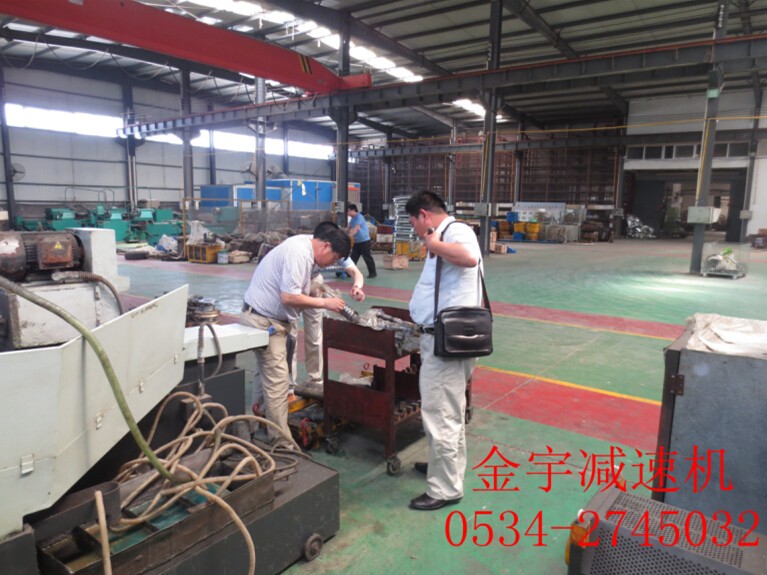 減速機,減速器,蝸輪蝸桿減速機,蝸輪蝸桿副,蝸輪減速機,蝸桿減速機,平面二次包絡(luò)減速機,包絡(luò)減速機,非標(biāo)減速機,減速機型號,RV精密減速機,雙導(dǎo)程精密蝸輪蝸桿副,微型減速機,礦山用減速機,鋼廠專用減速機,硬齒面減速機,立式減速機,臥式減速機,圓弧齒蝸輪蝸桿減速機,切紙機專用減速機,輪胎定型硫化機,金宇減速機