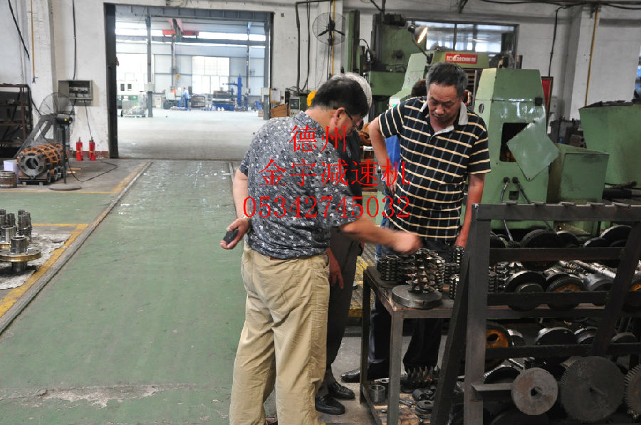 減速機,減速器,蝸輪蝸桿減速機,蝸輪蝸桿副,蝸輪減速機,蝸桿減速機,平面二次包絡減速機,包絡減速機,非標減速機,減速機型號,RV精密減速機,雙導程精密蝸輪蝸桿副,微型減速機,礦山用減速機,鋼廠專用減速機,硬齒面減速機,立式減速機,臥式減速機,圓弧齒蝸輪蝸桿減速機,切紙機專用減速機,輪胎定型硫化機,金宇減速機