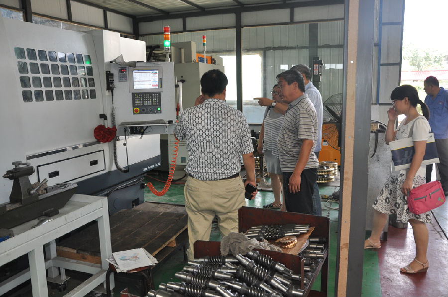 減速機,減速器,蝸輪蝸桿減速機,蝸輪蝸桿副,蝸輪減速機,蝸桿減速機,平面二次包絡減速機,包絡減速機,非標減速機,減速機型號,RV精密減速機,雙導程精密蝸輪蝸桿副,微型減速機,礦山用減速機,鋼廠專用減速機,硬齒面減速機,立式減速機,臥式減速機,圓弧齒蝸輪蝸桿減速機,切紙機專用減速機,輪胎定型硫化機,金宇減速機