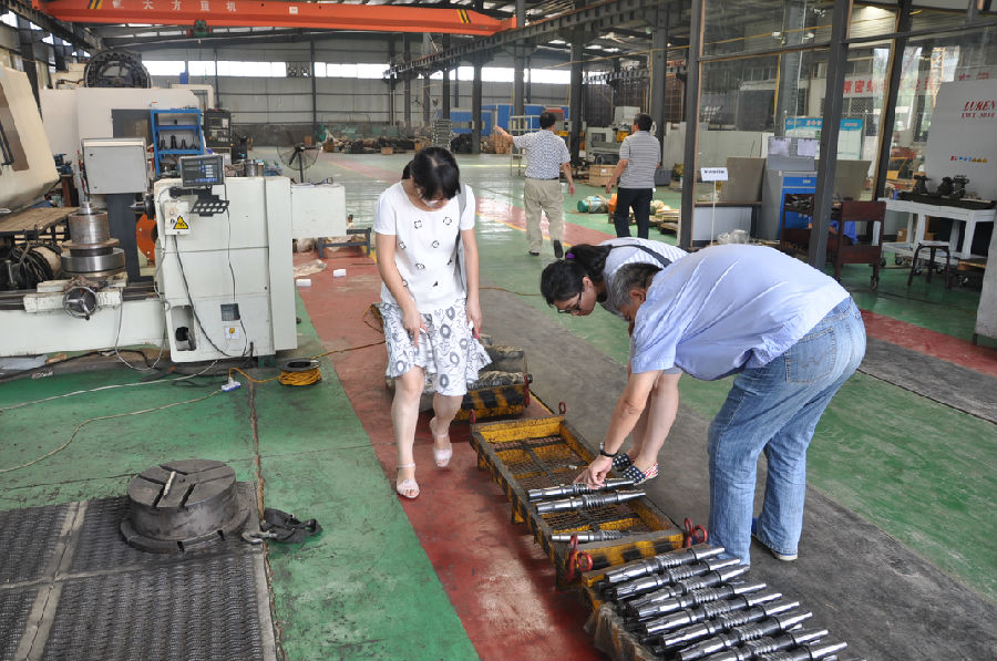 減速機,減速器,蝸輪蝸桿減速機,蝸輪蝸桿副,蝸輪減速機,蝸桿減速機,平面二次包絡減速機,包絡減速機,非標減速機,減速機型號,RV精密減速機,雙導程精密蝸輪蝸桿副,微型減速機,礦山用減速機,鋼廠專用減速機,硬齒面減速機,立式減速機,臥式減速機,圓弧齒蝸輪蝸桿減速機,切紙機專用減速機,輪胎定型硫化機,金宇減速機