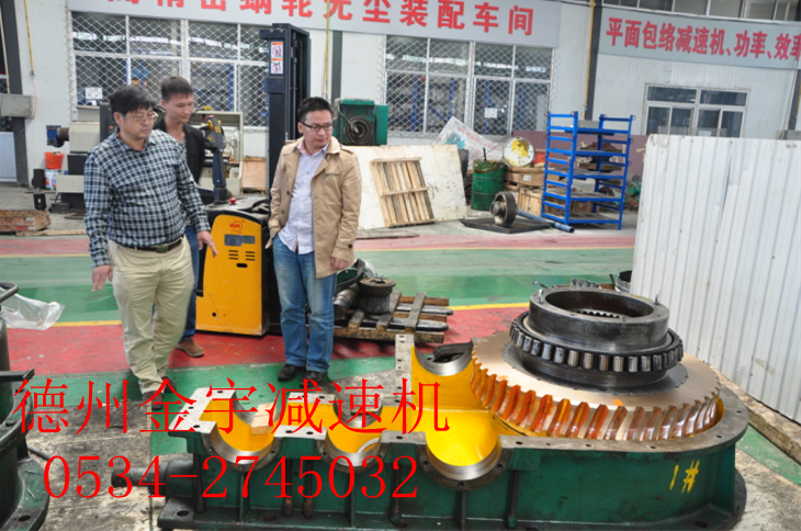 減速機,減速器,蝸輪蝸桿減速機,蝸輪蝸桿副,蝸輪減速機,蝸桿減速機,平面二次包絡減速機,包絡減速機,非標減速機,減速機型號,RV精密減速機,雙導程精密蝸輪蝸桿副,微型減速機,礦山用減速機,鋼廠專用減速機,硬齒面減速機,立式減速機,臥式減速機,圓弧齒蝸輪蝸桿減速機,切紙機專用減速機,輪胎定型硫化機,金宇減速機