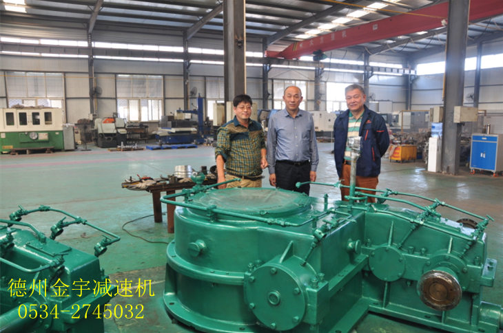 減速機,減速器,蝸輪蝸桿減速機,蝸輪蝸桿副,蝸輪減速機,蝸桿減速機,平面二次包絡減速機,包絡減速機,非標減速機,減速機型號,RV精密減速機,雙導程精密蝸輪蝸桿副,微型減速機,礦山用減速機,鋼廠專用減速機,硬齒面減速機,立式減速機,臥式減速機,圓弧齒蝸輪蝸桿減速機,切紙機專用減速機,輪胎定型硫化機,金宇減速機