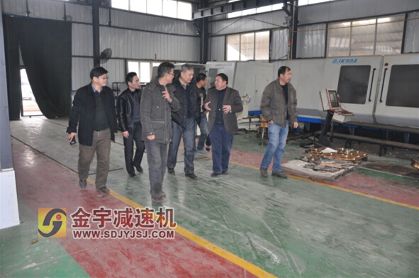 減速機,減速器,蝸輪蝸桿減速機,蝸輪蝸桿副,蝸輪減速機,蝸桿減速機,平面二次包絡減速機,包絡減速機,非標減速機,減速機型號,RV精密減速機,雙導程精密蝸輪蝸桿副,微型減速機,礦山用減速機,鋼廠專用減速機,硬齒面減速機,立式減速機,臥式減速機,圓弧齒蝸輪蝸桿減速機,切紙機專用減速機,輪胎定型硫化機,金宇減速機