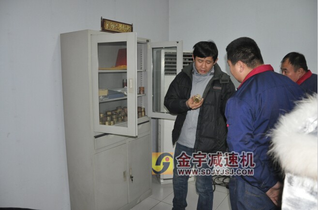 減速機,減速器,蝸輪蝸桿減速機,蝸輪蝸桿副,蝸輪減速機,蝸桿減速機,平面二次包絡減速機,包絡減速機,非標減速機,減速機型號,RV精密減速機,雙導程精密蝸輪蝸桿副,微型減速機,礦山用減速機,鋼廠專用減速機,硬齒面減速機,立式減速機,臥式減速機,圓弧齒蝸輪蝸桿減速機,切紙機專用減速機,輪胎定型硫化機,金宇減速機