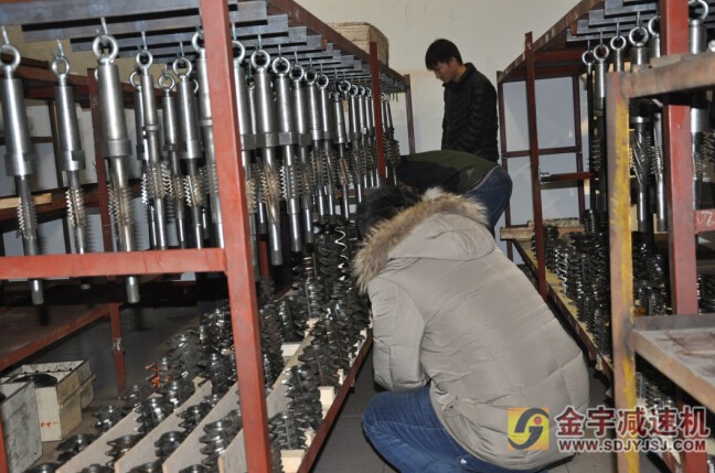 減速機,減速器,蝸輪蝸桿減速機,蝸輪蝸桿副,蝸輪減速機,蝸桿減速機,平面二次包絡減速機,包絡減速機,非標減速機,減速機型號,RV精密減速機,雙導程精密蝸輪蝸桿副,微型減速機,礦山用減速機,鋼廠專用減速機,硬齒面減速機,立式減速機,臥式減速機,圓弧齒蝸輪蝸桿減速機,切紙機專用減速機,輪胎定型硫化機,金宇減速機