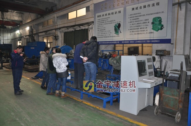 減速機,減速器,蝸輪蝸桿減速機,蝸輪蝸桿副,蝸輪減速機,蝸桿減速機,平面二次包絡減速機,包絡減速機,非標減速機,減速機型號,RV精密減速機,雙導程精密蝸輪蝸桿副,微型減速機,礦山用減速機,鋼廠專用減速機,硬齒面減速機,立式減速機,臥式減速機,圓弧齒蝸輪蝸桿減速機,切紙機專用減速機,輪胎定型硫化機,金宇減速機