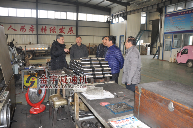 減速機,減速器,蝸輪蝸桿減速機,蝸輪蝸桿副,蝸輪減速機,蝸桿減速機,平面二次包絡減速機,包絡減速機,非標減速機,減速機型號,RV精密減速機,雙導程精密蝸輪蝸桿副,微型減速機,礦山用減速機,鋼廠專用減速機,硬齒面減速機,立式減速機,臥式減速機,圓弧齒蝸輪蝸桿減速機,切紙機專用減速機,輪胎定型硫化機,金宇減速機