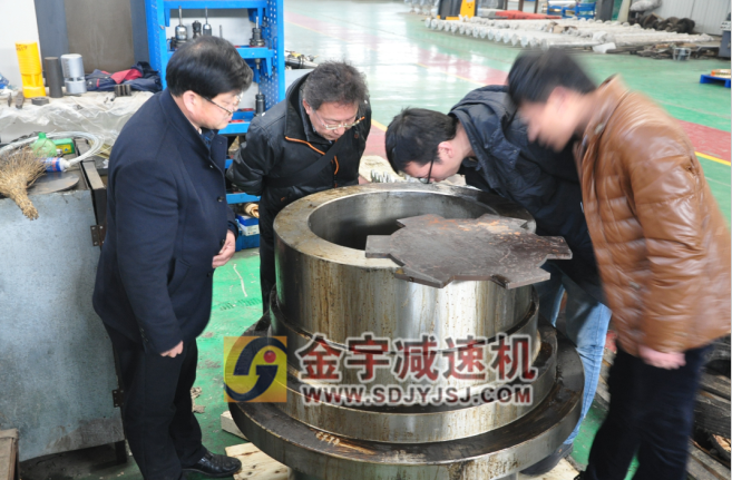 減速機,減速器,蝸輪蝸桿減速機,蝸輪蝸桿副,蝸輪減速機,蝸桿減速機,平面二次包絡減速機,包絡減速機,非標減速機,減速機型號,RV精密減速機,雙導程精密蝸輪蝸桿副,微型減速機,礦山用減速機,鋼廠專用減速機,硬齒面減速機,立式減速機,臥式減速機,圓弧齒蝸輪蝸桿減速機,切紙機專用減速機,輪胎定型硫化機,金宇減速機