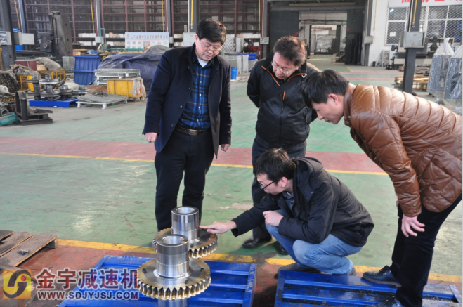 減速機,減速器,蝸輪蝸桿減速機,蝸輪蝸桿副,蝸輪減速機,蝸桿減速機,平面二次包絡減速機,包絡減速機,非標減速機,減速機型號,RV精密減速機,雙導程精密蝸輪蝸桿副,微型減速機,礦山用減速機,鋼廠專用減速機,硬齒面減速機,立式減速機,臥式減速機,圓弧齒蝸輪蝸桿減速機,切紙機專用減速機,輪胎定型硫化機,金宇減速機