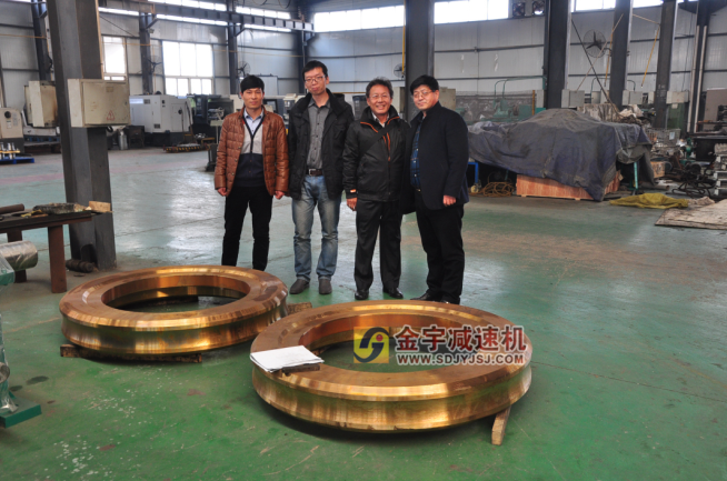 減速機,減速器,蝸輪蝸桿減速機,蝸輪蝸桿副,蝸輪減速機,蝸桿減速機,平面二次包絡減速機,包絡減速機,非標減速機,減速機型號,RV精密減速機,雙導程精密蝸輪蝸桿副,微型減速機,礦山用減速機,鋼廠專用減速機,硬齒面減速機,立式減速機,臥式減速機,圓弧齒蝸輪蝸桿減速機,切紙機專用減速機,輪胎定型硫化機,金宇減速機