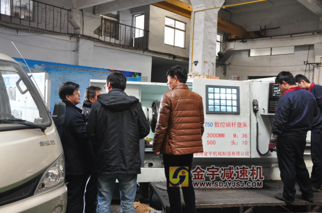 減速機,減速器,蝸輪蝸桿減速機,蝸輪蝸桿副,蝸輪減速機,蝸桿減速機,平面二次包絡減速機,包絡減速機,非標減速機,減速機型號,RV精密減速機,雙導程精密蝸輪蝸桿副,微型減速機,礦山用減速機,鋼廠專用減速機,硬齒面減速機,立式減速機,臥式減速機,圓弧齒蝸輪蝸桿減速機,切紙機專用減速機,輪胎定型硫化機,金宇減速機