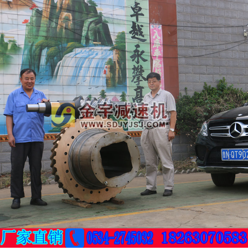 減速機,減速器,蝸輪蝸桿減速機,蝸輪蝸桿副,蝸輪減速機,蝸桿減速機,平面二次包絡減速機,包絡減速機,非標減速機,減速機型號,RV精密減速機,雙導程精密蝸輪蝸桿副,微型減速機,礦山用減速機,鋼廠專用減速機,硬齒面減速機,立式減速機,臥式減速機,圓弧齒蝸輪蝸桿減速機,切紙機專用減速機,輪胎定型硫化機,金宇減速機