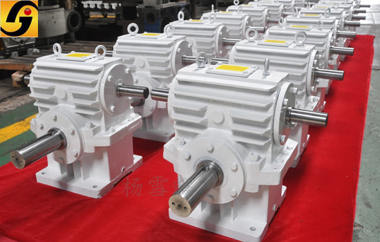 減速機,減速器,蝸輪蝸桿減速機,蝸輪蝸桿副,蝸輪減速機,蝸桿減速機,平面二次包絡減速機,包絡減速機,非標減速機,減速機型號,RV精密減速機,雙導程精密蝸輪蝸桿副,微型減速機,礦山用減速機,鋼廠專用減速機,硬齒面減速機,立式減速機,臥式減速機,圓弧齒蝸輪蝸桿減速機,切紙機專用減速機,輪胎定型硫化機,金宇減速機