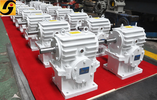 減速機,減速器,蝸輪蝸桿減速機,蝸輪蝸桿副,蝸輪減速機,蝸桿減速機,平面二次包絡減速機,包絡減速機,非標減速機,減速機型號,RV精密減速機,雙導程精密蝸輪蝸桿副,微型減速機,礦山用減速機,鋼廠專用減速機,硬齒面減速機,立式減速機,臥式減速機,圓弧齒蝸輪蝸桿減速機,切紙機專用減速機,輪胎定型硫化機,金宇減速機