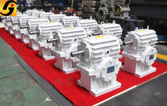 減速機,減速器,蝸輪蝸桿減速機,蝸輪蝸桿副,蝸輪減速機,蝸桿減速機,平面二次包絡減速機,包絡減速機,非標減速機,減速機型號,RV精密減速機,雙導程精密蝸輪蝸桿副,微型減速機,礦山用減速機,鋼廠專用減速機,硬齒面減速機,立式減速機,臥式減速機,圓弧齒蝸輪蝸桿減速機,切紙機專用減速機,輪胎定型硫化機,金宇減速機