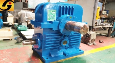 TPU500立式平面二次包絡蝸輪蝸桿減速機